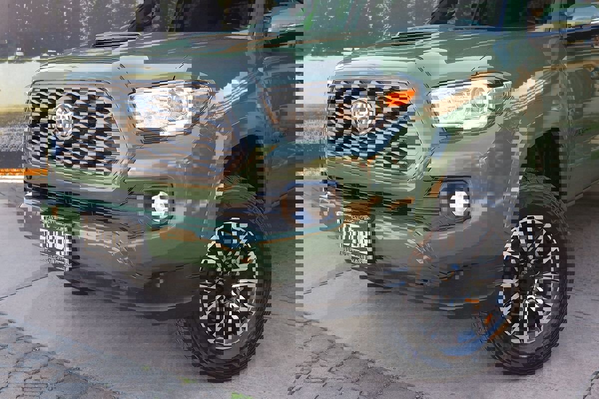 Used 2021 Toyota Tacoma TRD Sport w/ Technology Package image 8