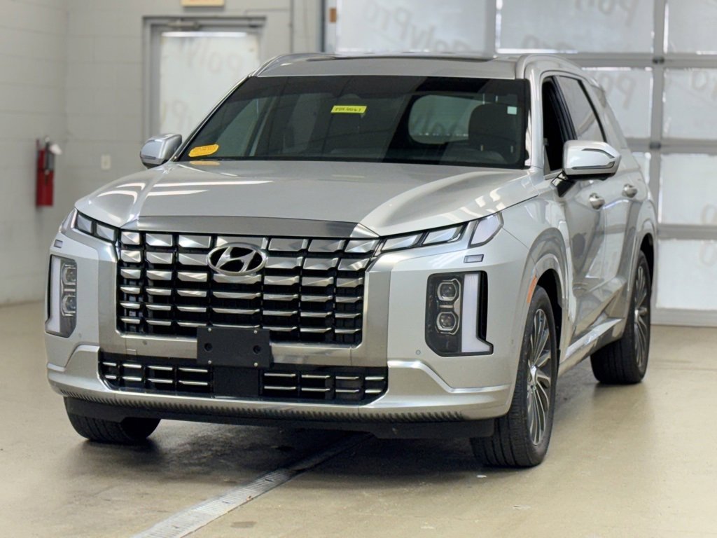 Used 2023 Hyundai Palisade Calligraphy image 3