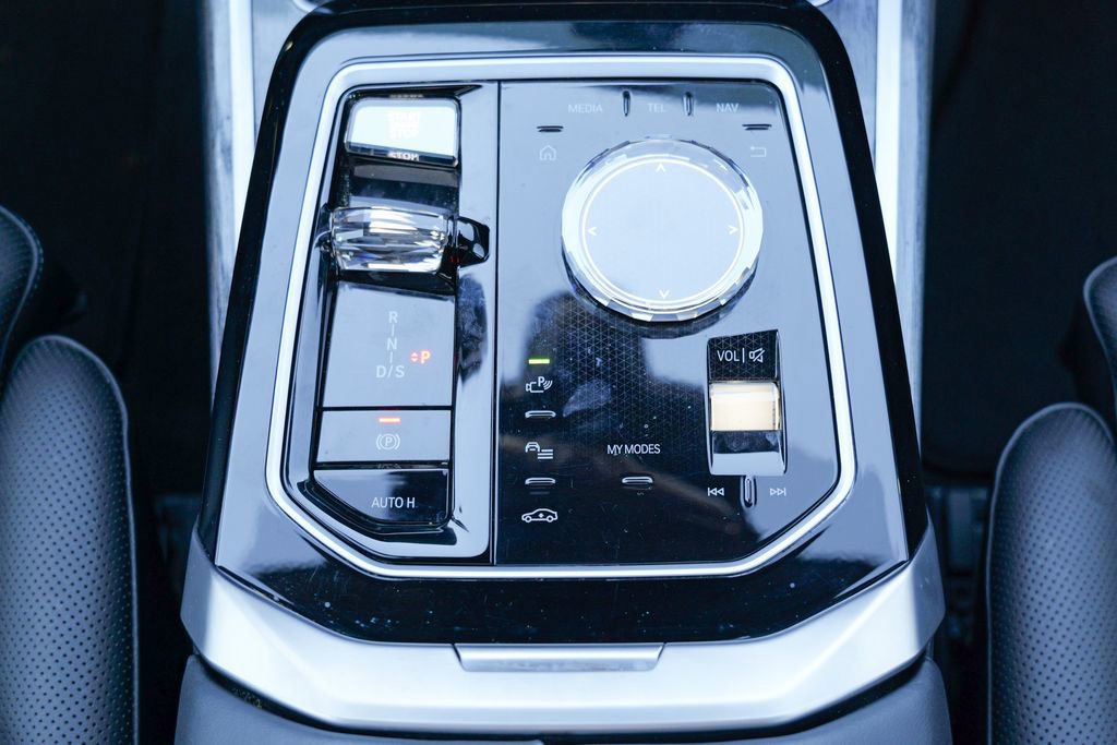 Used 2023 BMW 740i w/ Parking Assistance Package image 60