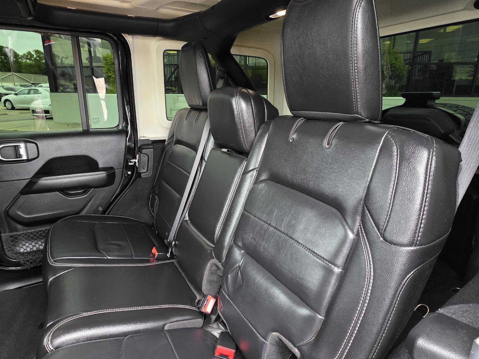 Used 2018 Jeep Wrangler Unlimited Sahara w/ Dual Top Group AWD/4WD image 29