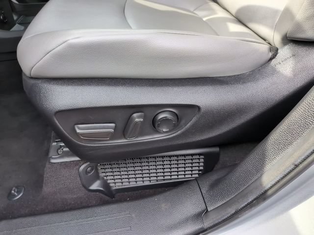 Certified 2025 Toyota Sienna XLE FWD image 13