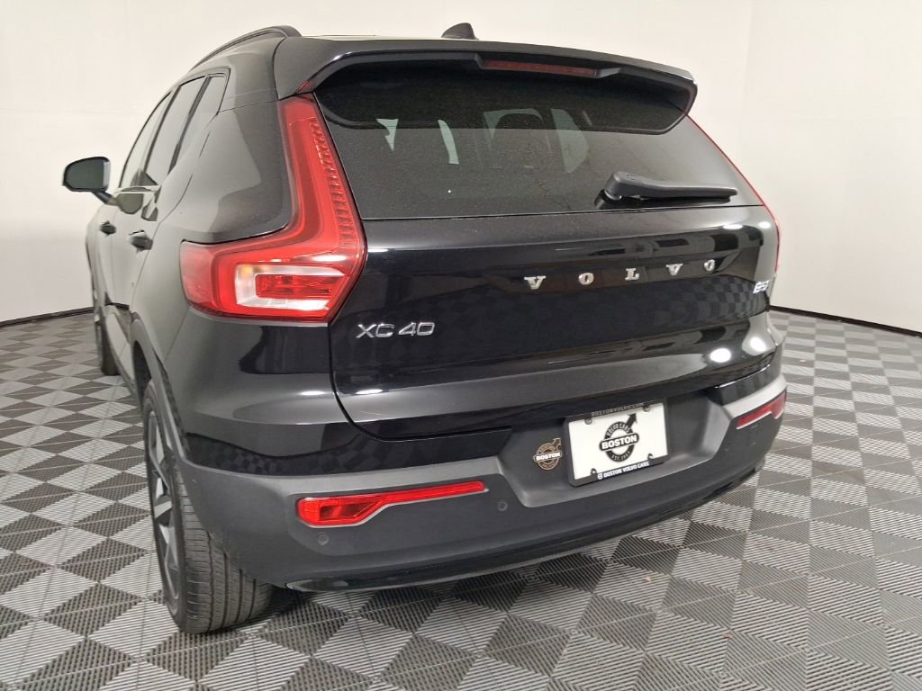 Certified 2025 Volvo XC40 B5 Plus AWD/4WD image 12