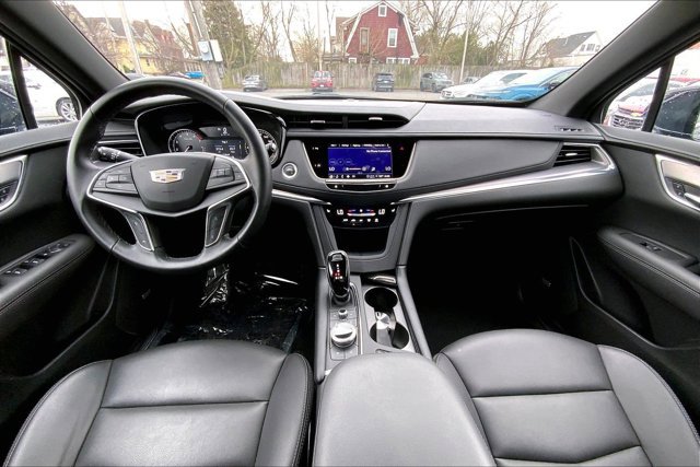 Used 2025 Cadillac XT5 Luxury AWD/4WD image 15