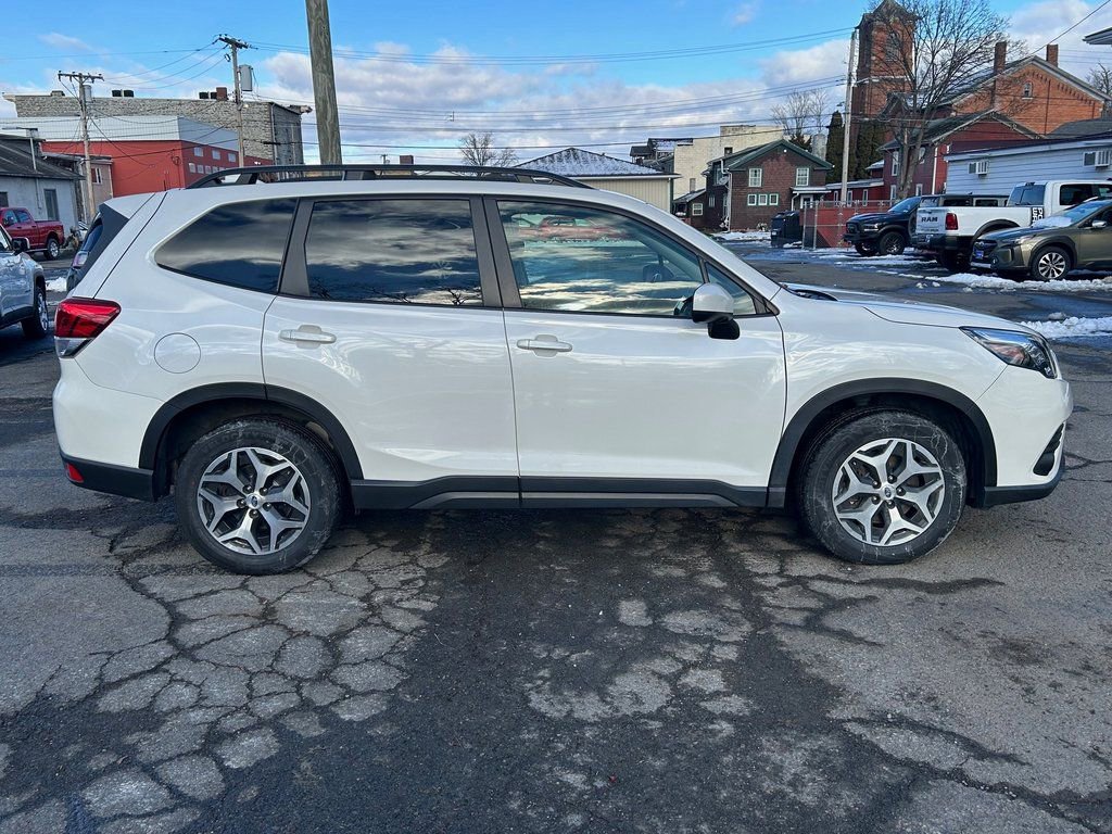 Used 2022 Subaru Forester Premium image 4