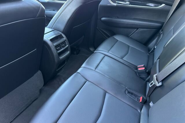 Used 2025 Cadillac XT5 Premium Luxury image 12