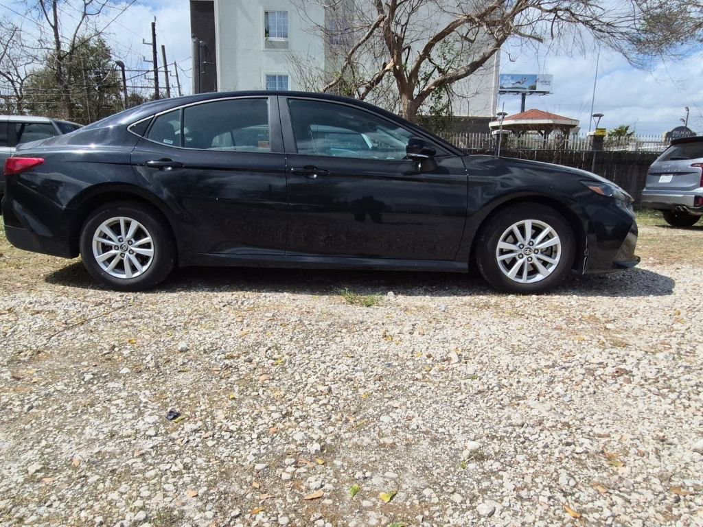 Used 2025 Toyota Camry LE image 2