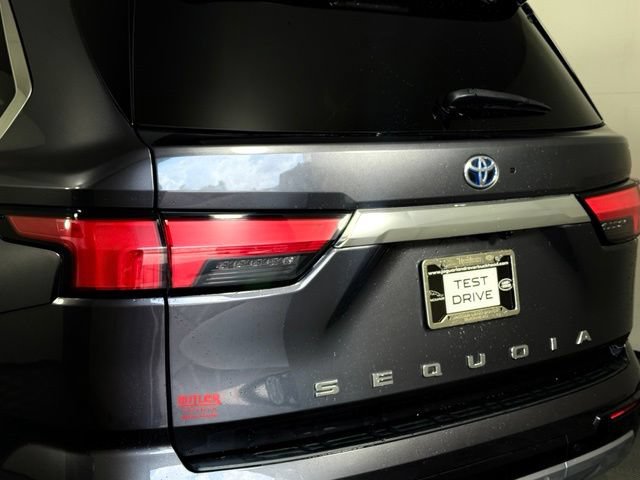 Used 2023 Toyota Sequoia Limited w/ Tow Technology Package AWD/4WD image 16