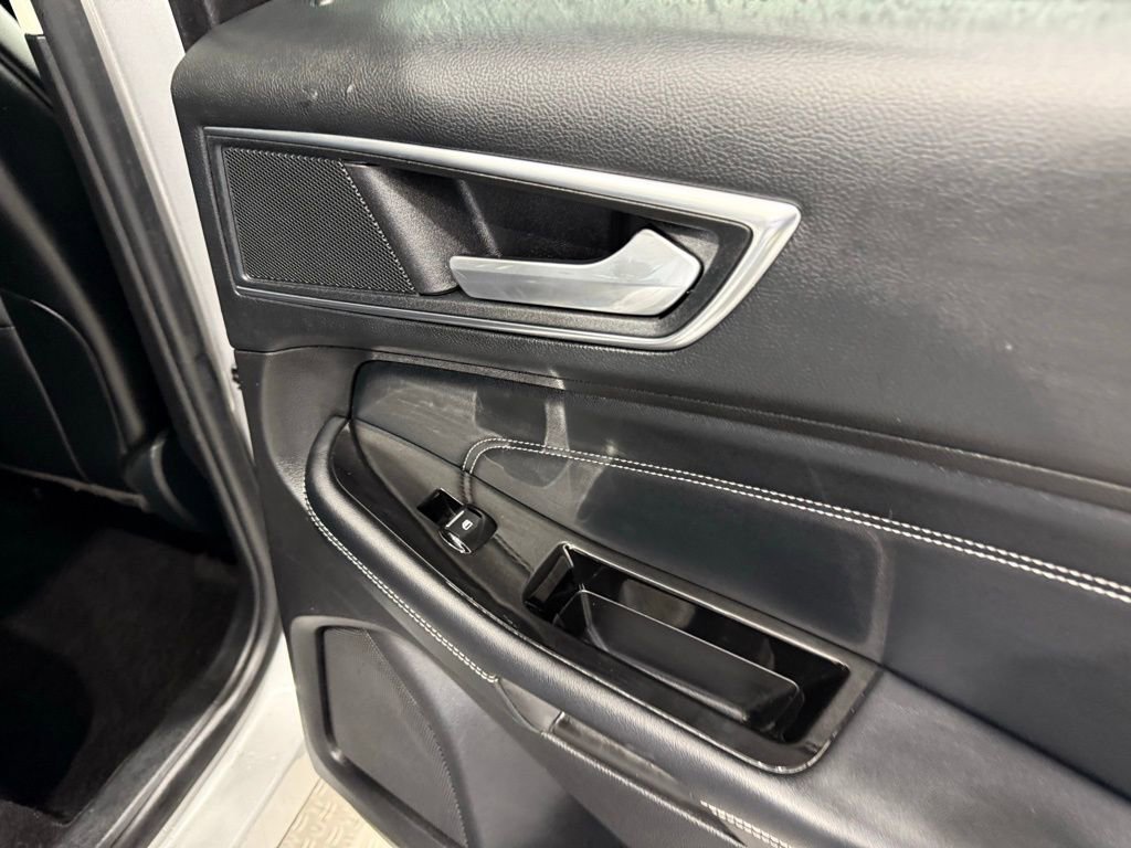 Used 2017 Ford Edge Titanium w/ Equipment Group 301A image 28