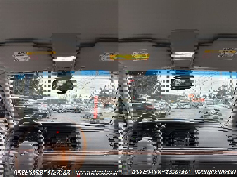 Used 2004 Ford Crown Victoria LX image 13