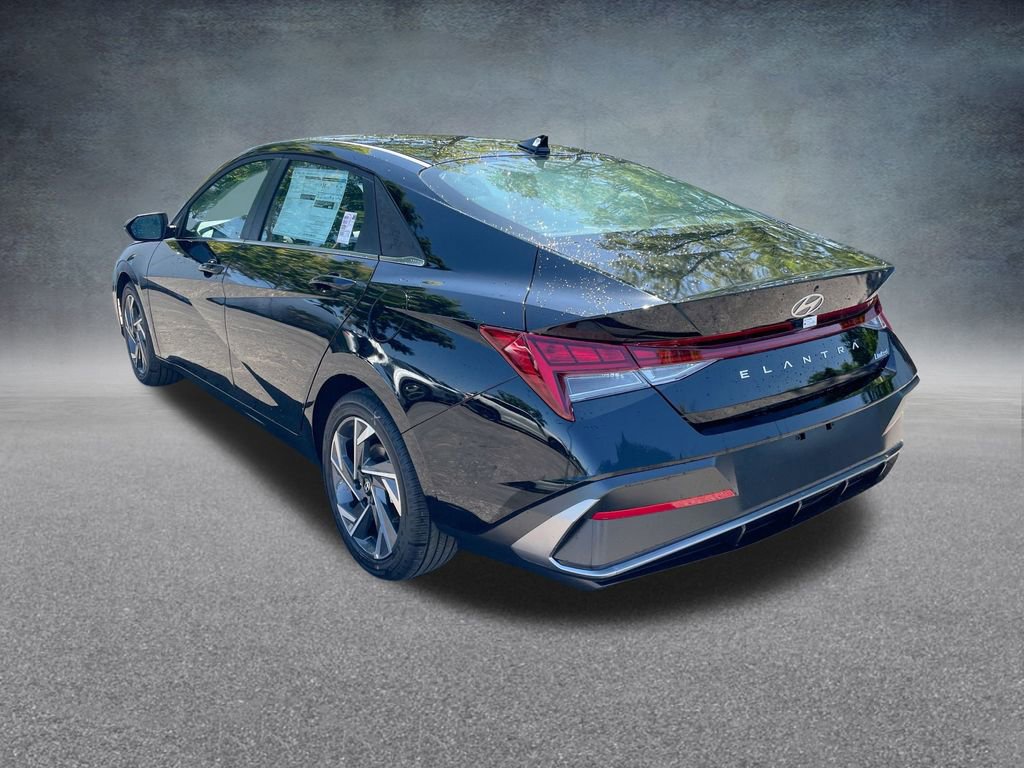 New 2025 Hyundai Elantra Limited image 29