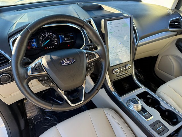Used 2021 Ford Edge Titanium image 3