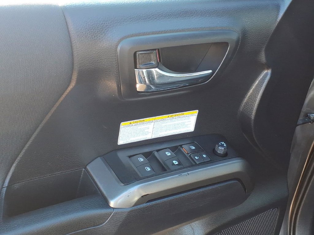 Used 2020 Toyota Tacoma TRD Off-Road w/ Technology Package AWD/4WD image 11