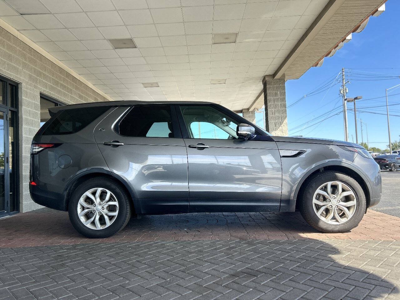 Used 2018 Land Rover Discovery SE AWD/4WD image 21