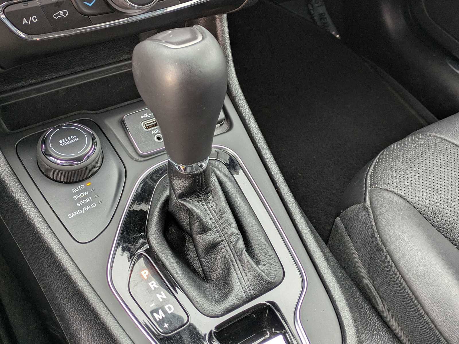 Used 2021 Jeep Cherokee Limited image 31