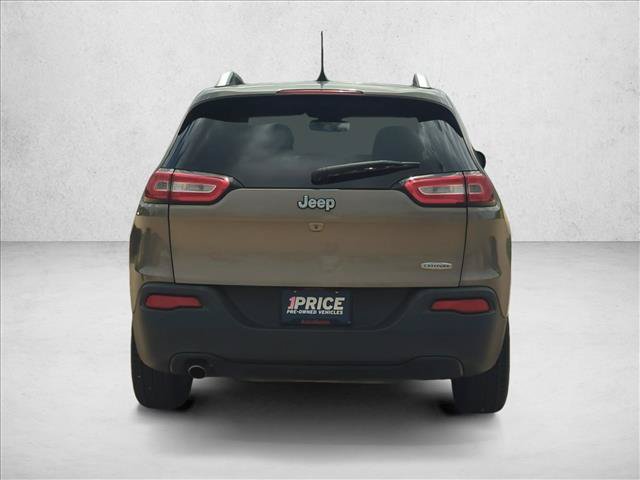 Used 2017 Jeep Cherokee Latitude FWD image 7