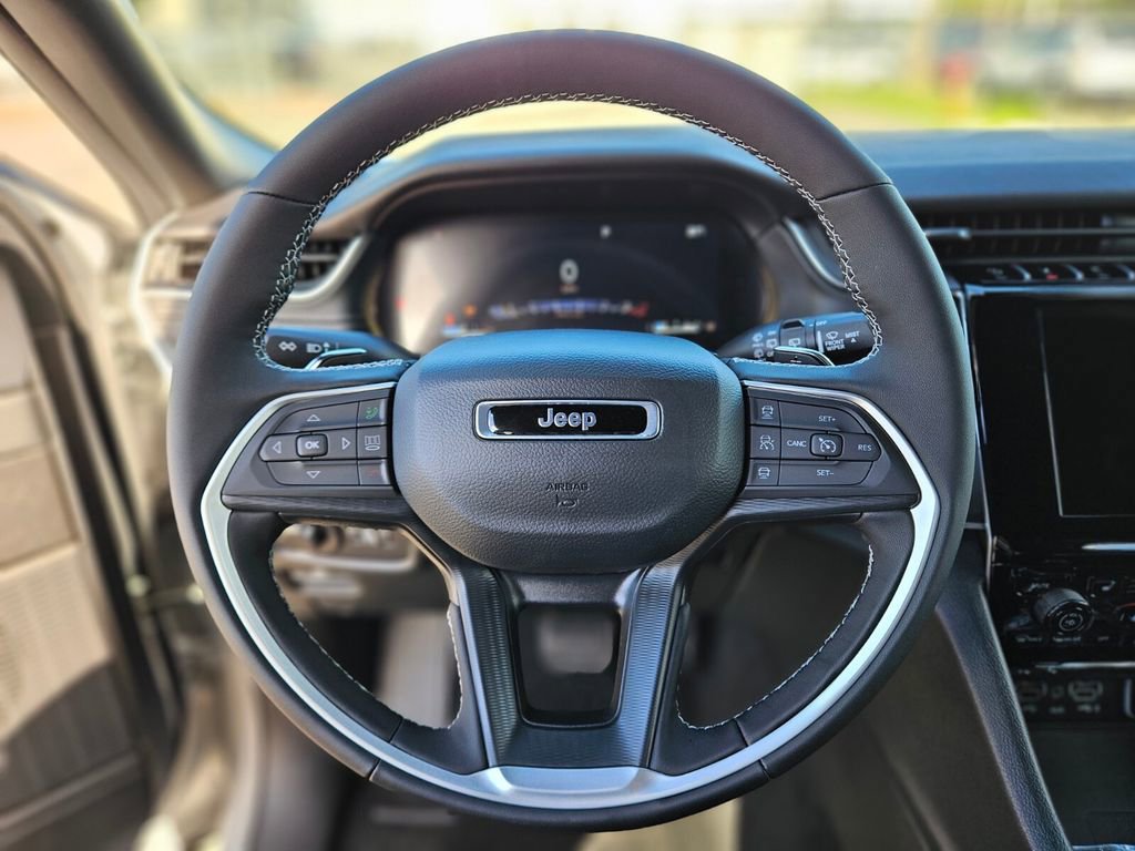 New 2025 Jeep Grand Cherokee Altitude image 25