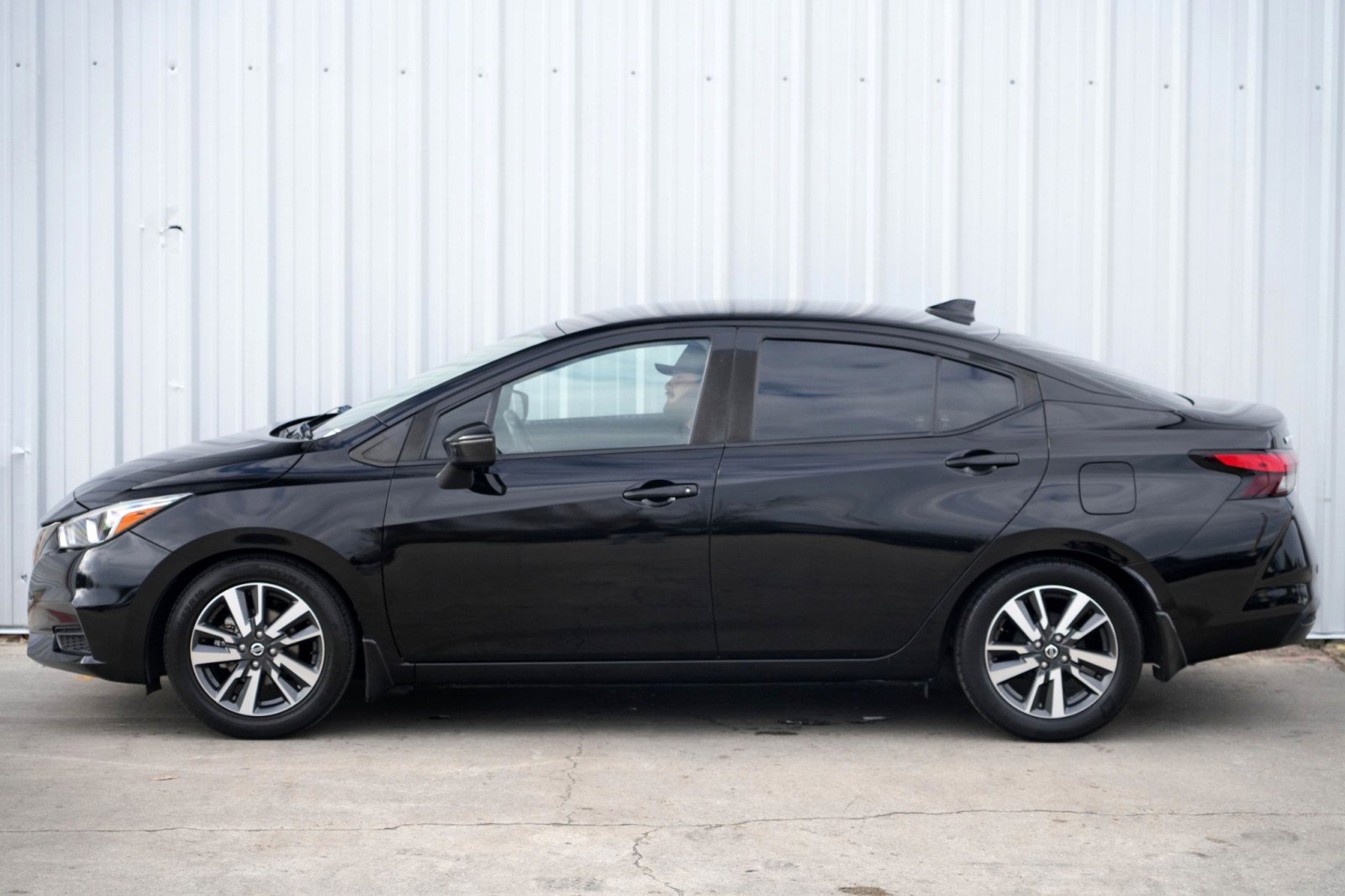 Used 2021 Nissan Versa SV image 40