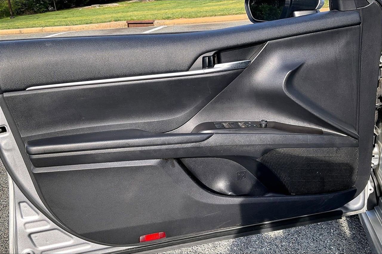 Used 2021 Toyota Camry SE image 25