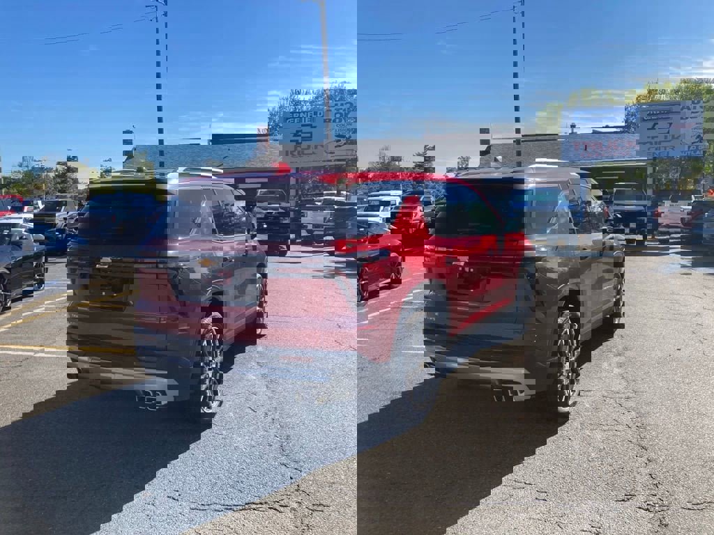 New 2025 Chevrolet Traverse LT w/ Sun and Wheel Package image 7