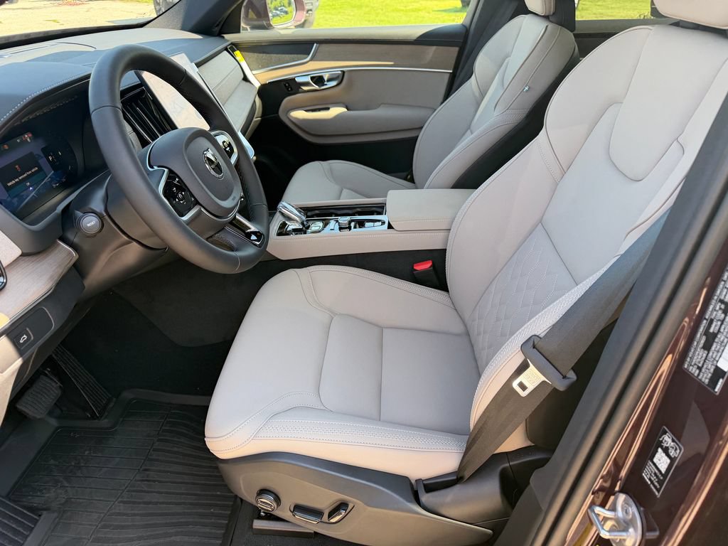 New 2026 Volvo XC90 B6 Plus w/ Protection Package Premier AWD/4WD image 18