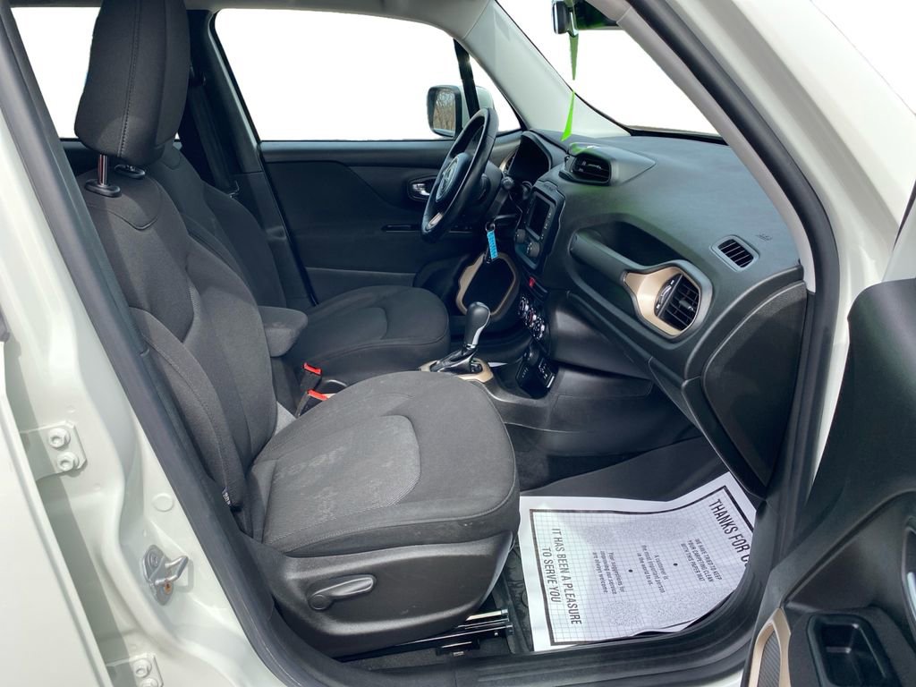 Used 2015 Jeep Renegade Latitude image 17