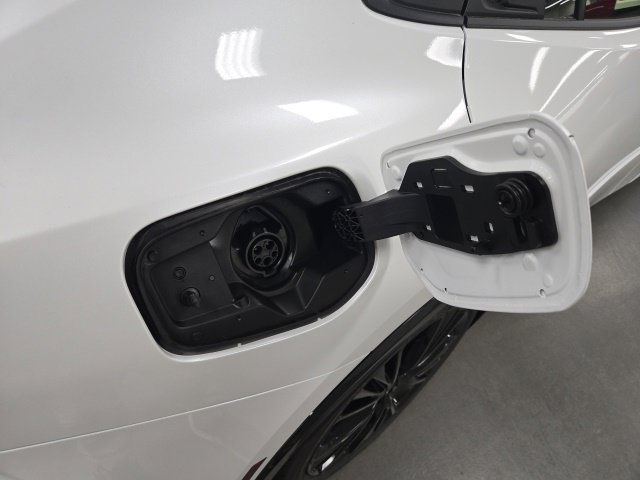 New 2027 Toyota Prius Plug-In Hybrid FWD image 8