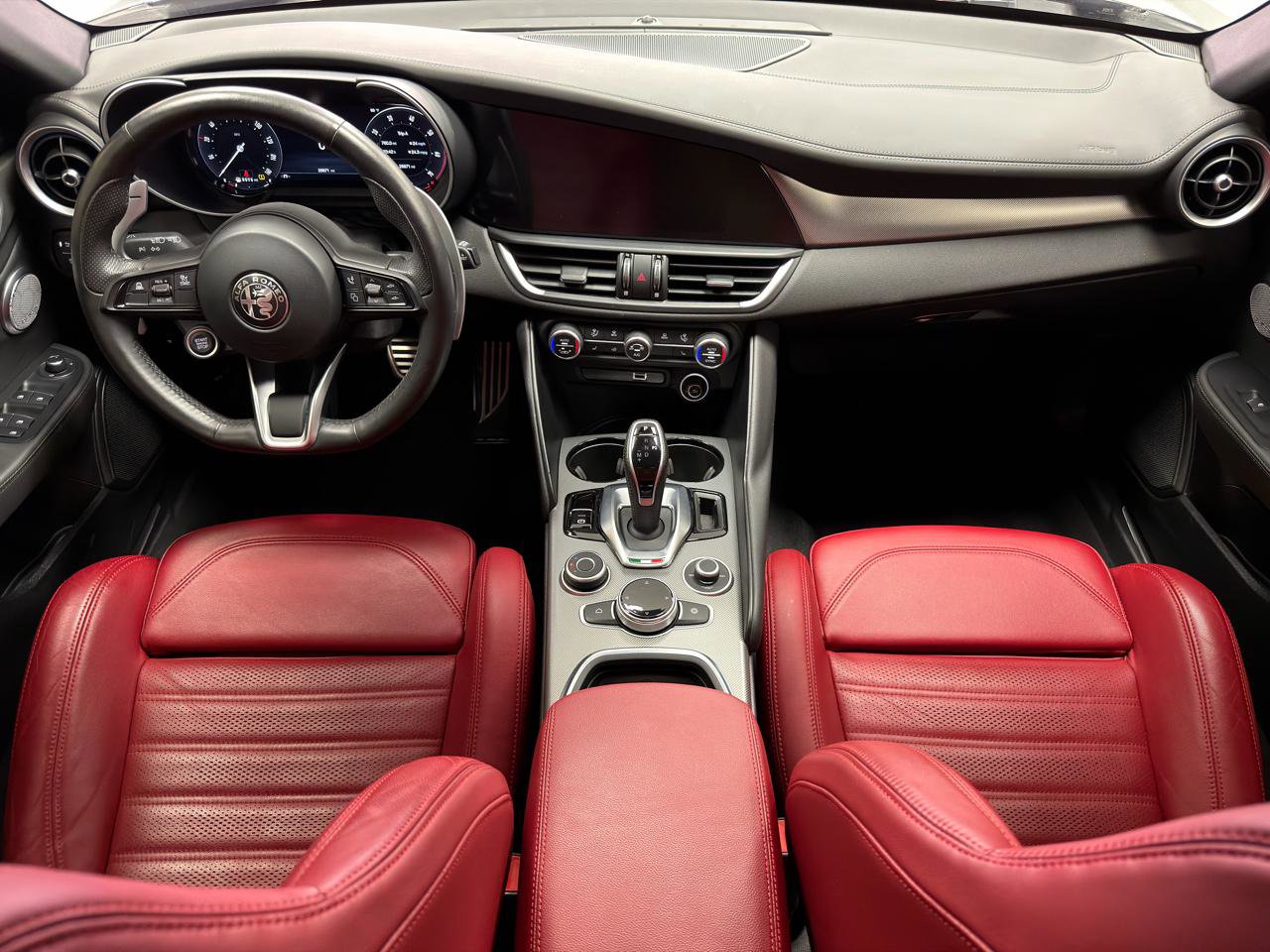Used 2024 Alfa Romeo Giulia Veloce AWD/4WD image 29