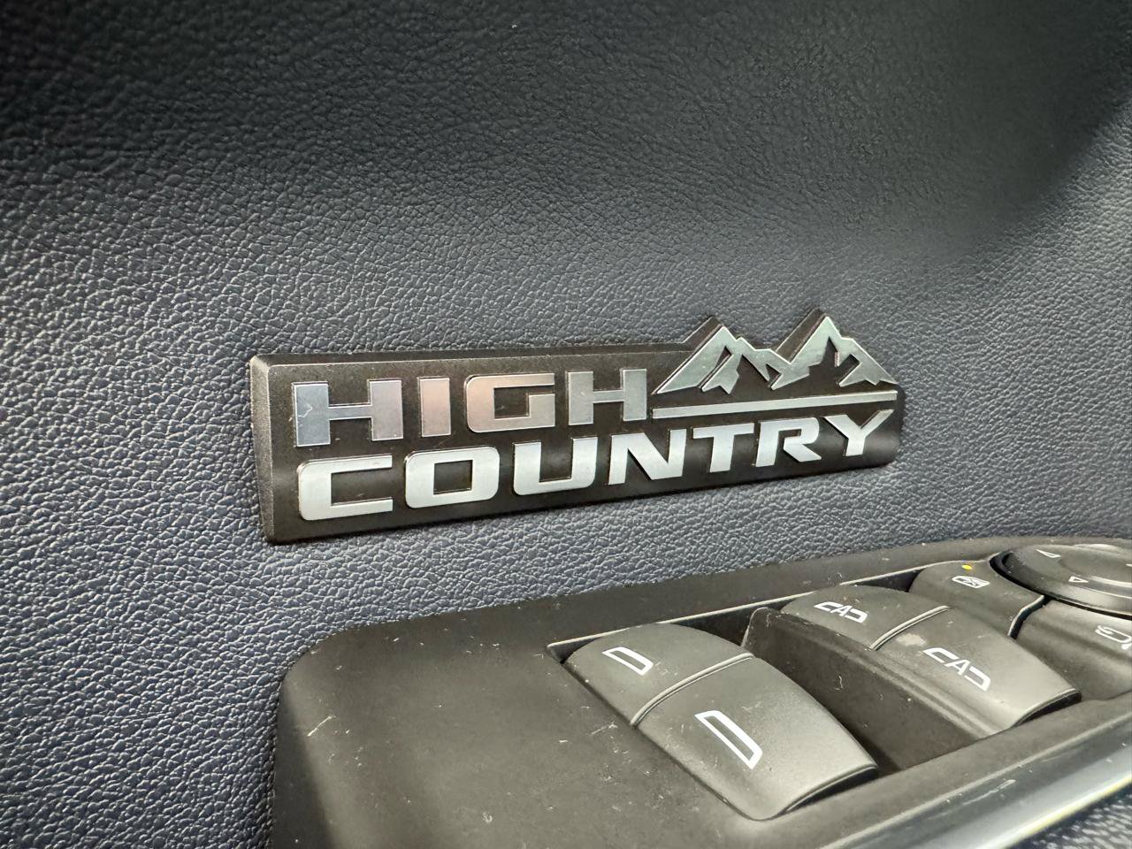 Used 2023 Chevrolet Silverado 1500 High Country w/ Technology Package AWD/4WD image 12