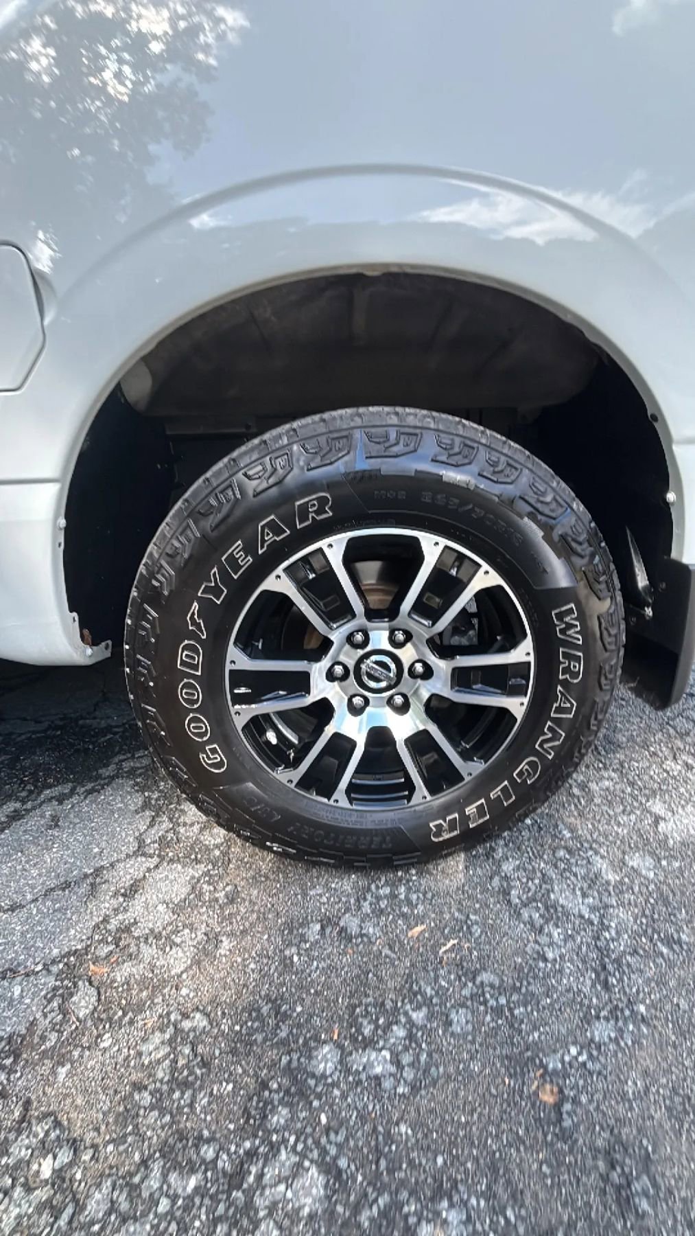 Used 2021 Nissan Titan SV w/ SV Convenience Package image 24