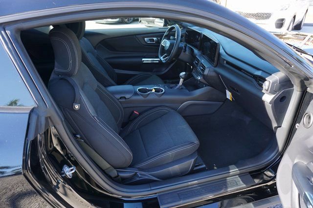 Used 2025 Ford Mustang Coupe image 3