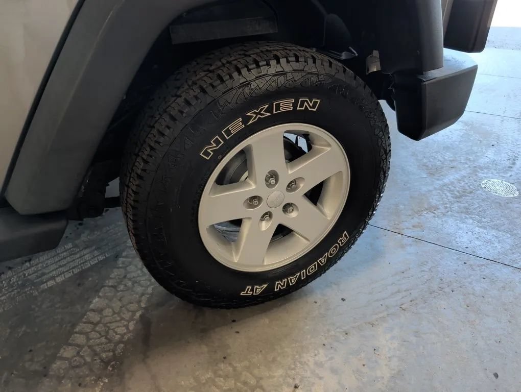 Used 2015 Jeep Wrangler Sport w/ Quick Order Package 24S AWD/4WD image 21
