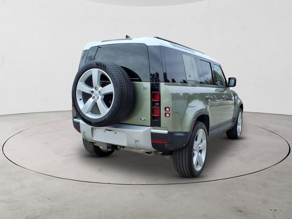 Used 2023 Land Rover Defender 110 SE image 5