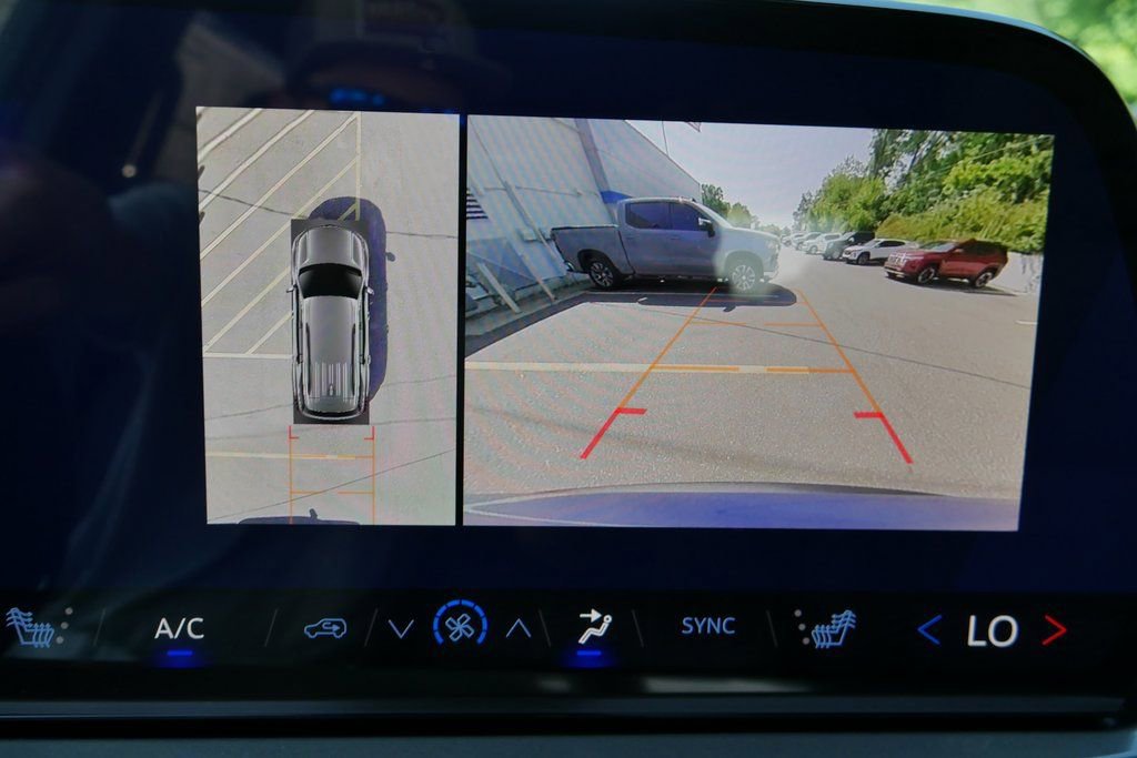 New 2026 Chevrolet Traverse LT w/ Enhanced Driving Package image 16