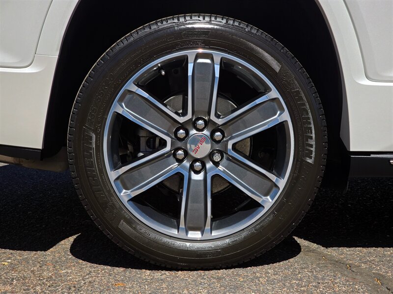 Used 2019 GMC Acadia Denali w/ Technology Package FWD image 44