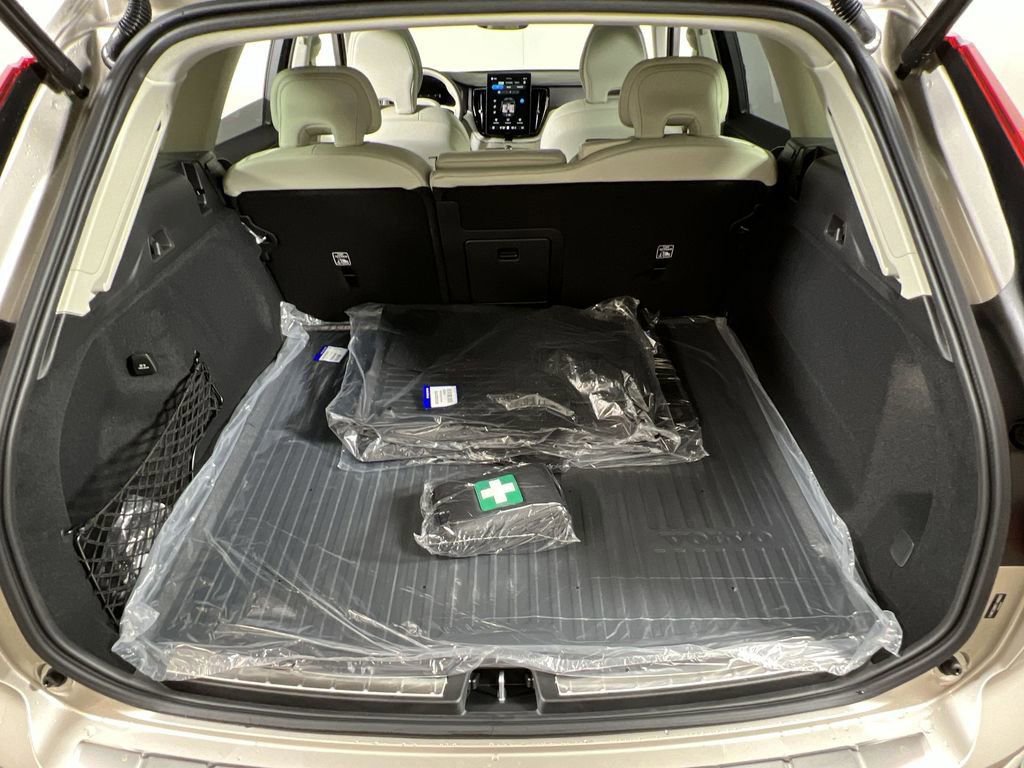 New 2026 Volvo XC60 B5 Ultra w/ Protection Package Premier image 17