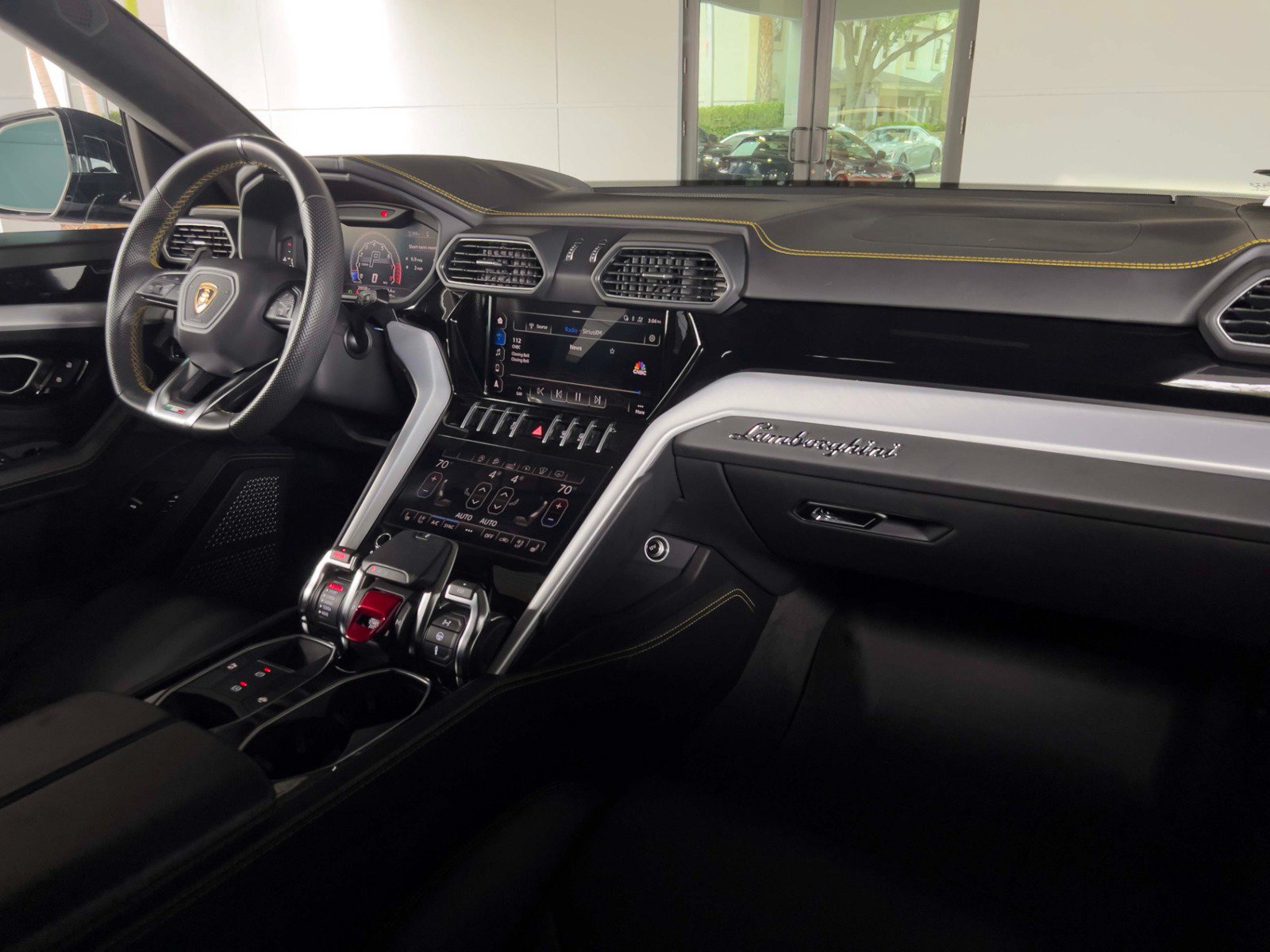 Used 2020 Lamborghini Urus AWD/4WD image 23