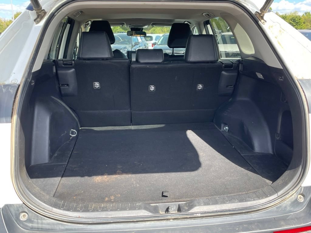 Used 2020 Toyota RAV4 XLE Premium FWD image 9