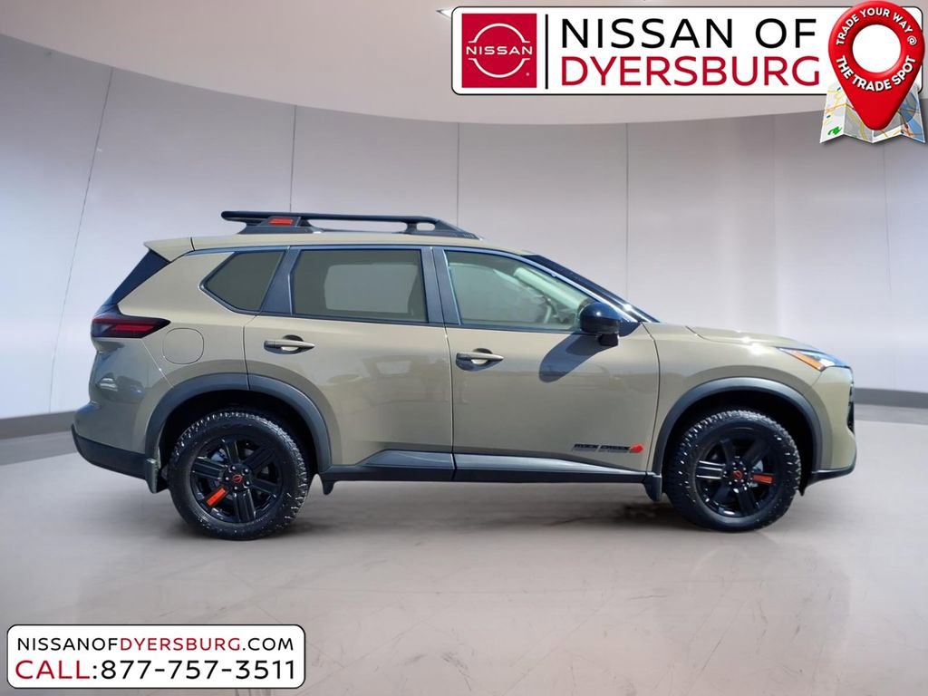 Used 2025 Nissan Rogue SV image 2