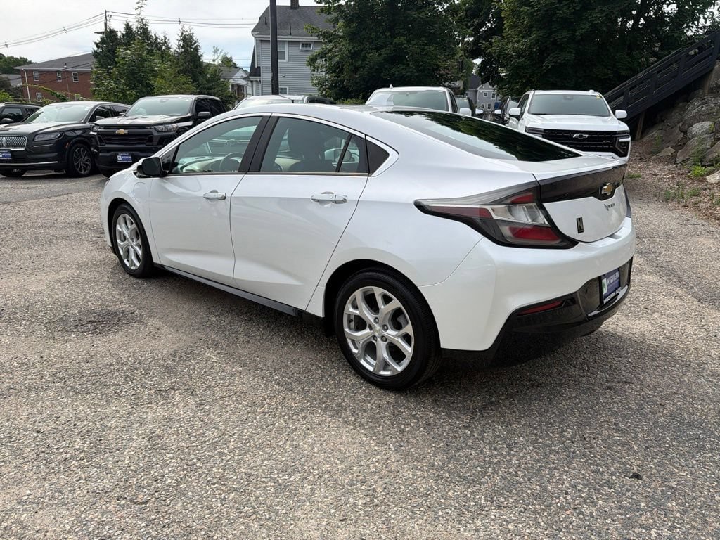 Used 2016 Chevrolet Volt Premier w/ Driver Confidence Package FWD image 4