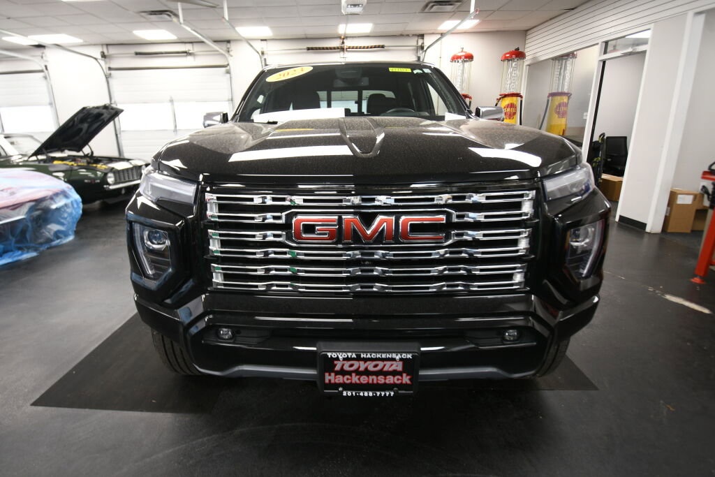 Used 2023 GMC Canyon Denali AWD/4WD image 3