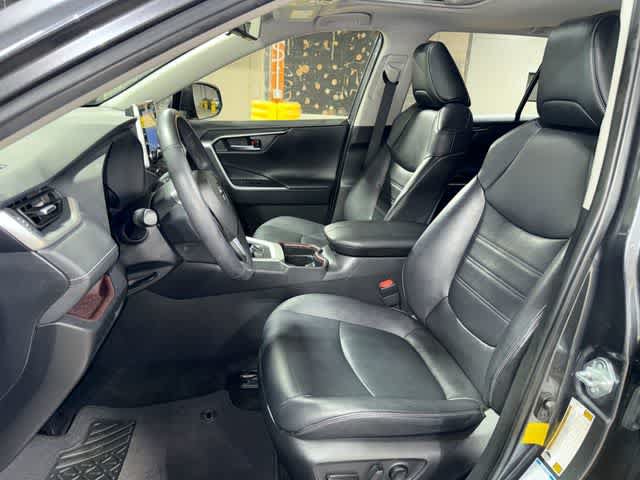 Used 2019 Toyota RAV4 Limited w/ Carpet Mat Package AWD/4WD image 15