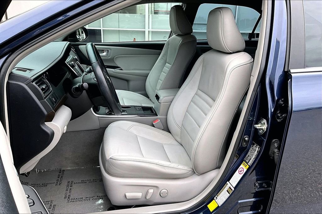 Used 2016 Toyota Camry XLE w/ Convenience Package FWD image 21