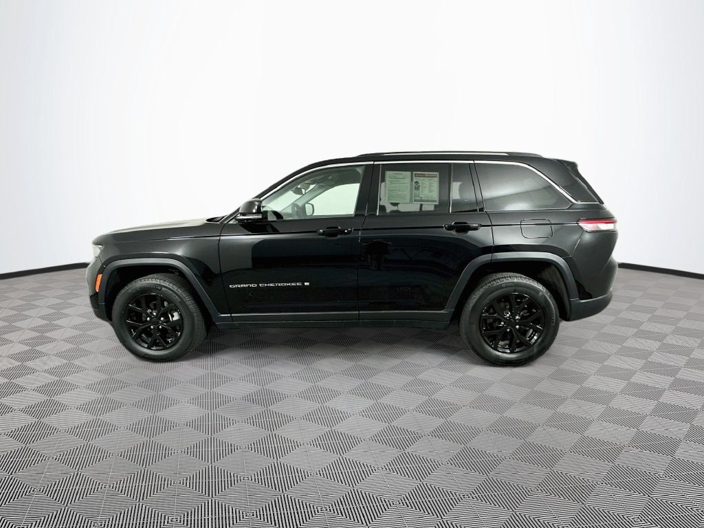 Certified 2024 Jeep Grand Cherokee Limited w/ Trailer Tow Package AWD/4WD image 7