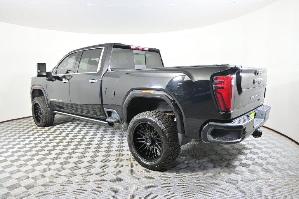 Used 2024 GMC Sierra 3500 Denali Ultimate AWD/4WD image 4