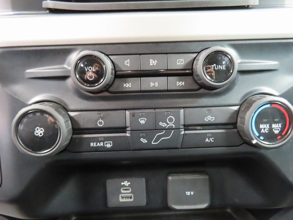 Used 2023 Ford F450 XLT image 43