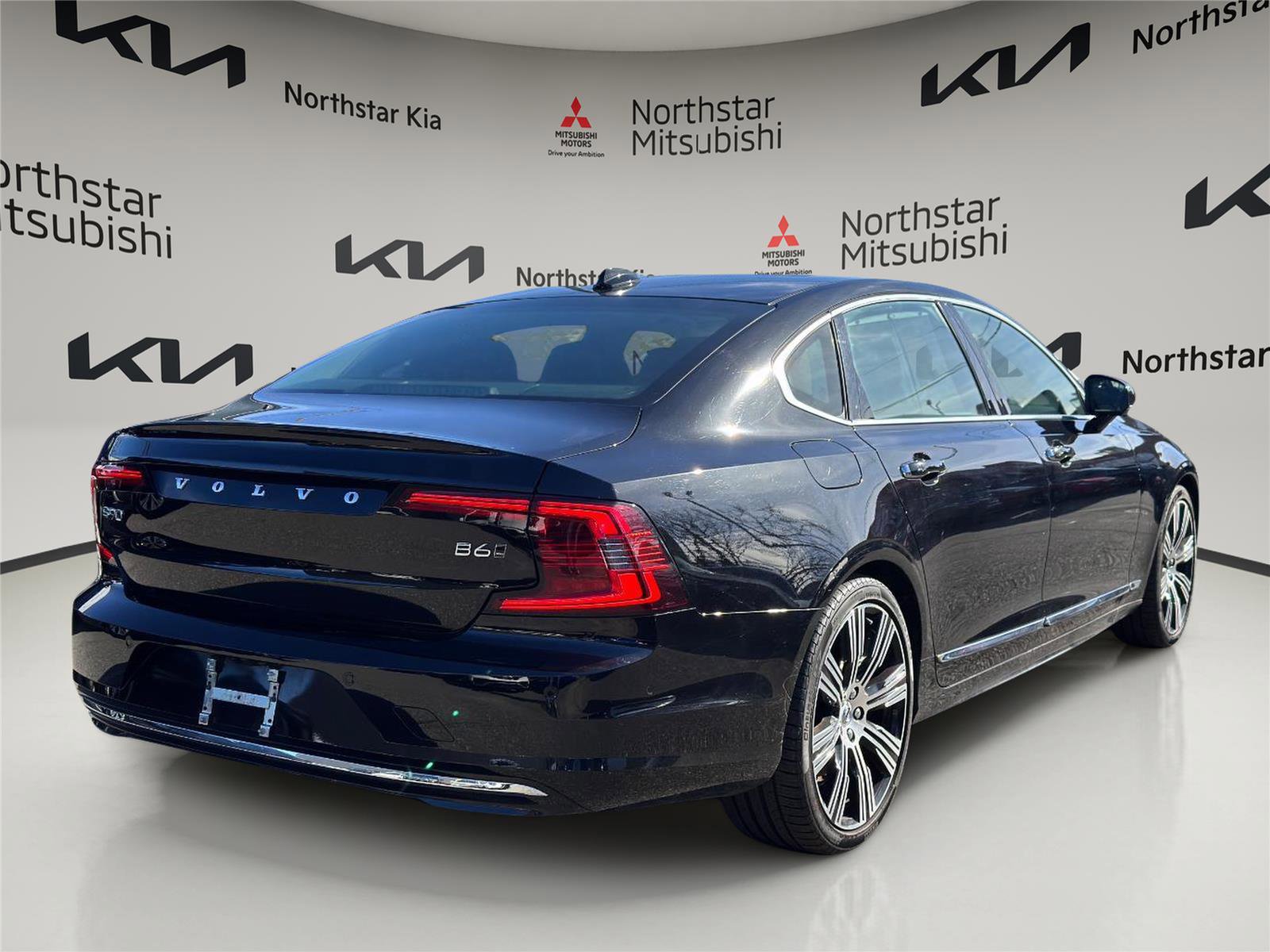 Used 2022 Volvo S90 B6 Inscription w/ Advanced Package image 4