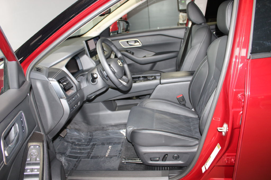 Used 2025 Nissan Rogue Platinum AWD/4WD image 8