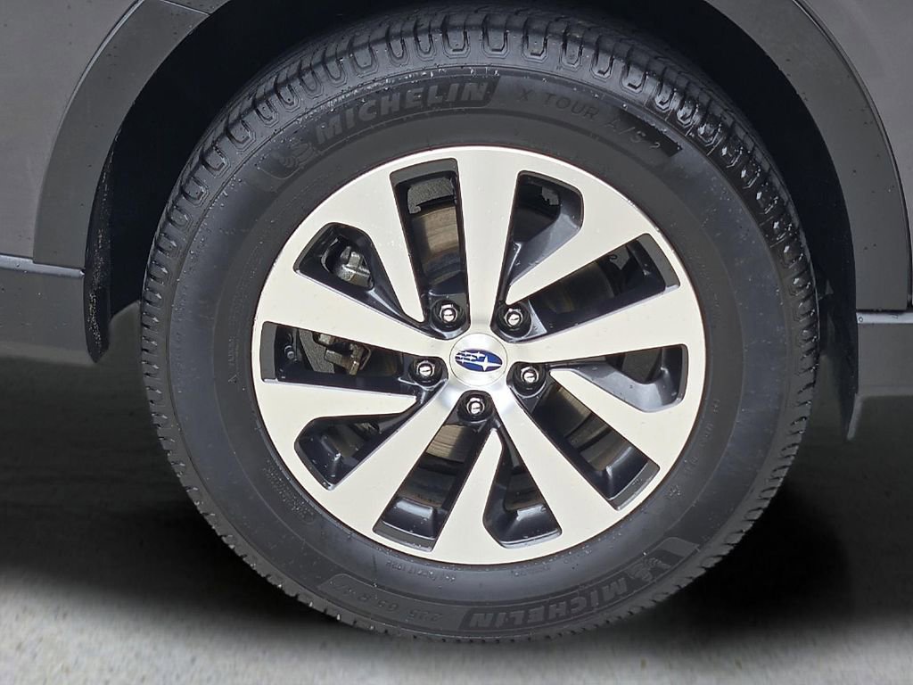 Used 2020 Subaru Outback Premium image 8