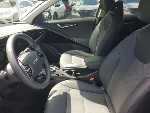 Used 2023 Kia Niro EX FWD image 17