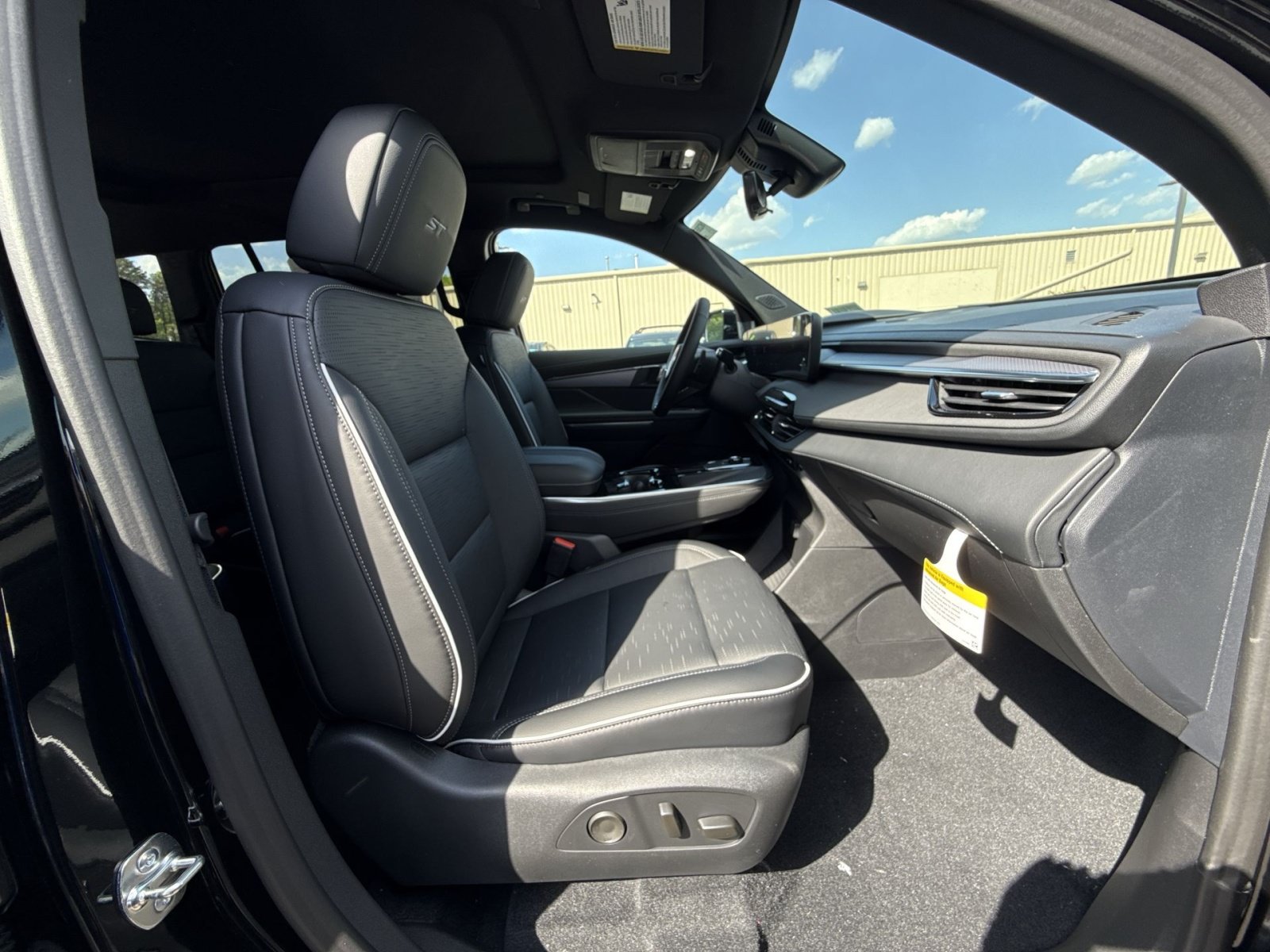 New 2026 Buick Enclave Sport Touring w/ Power Package AWD/4WD image 28